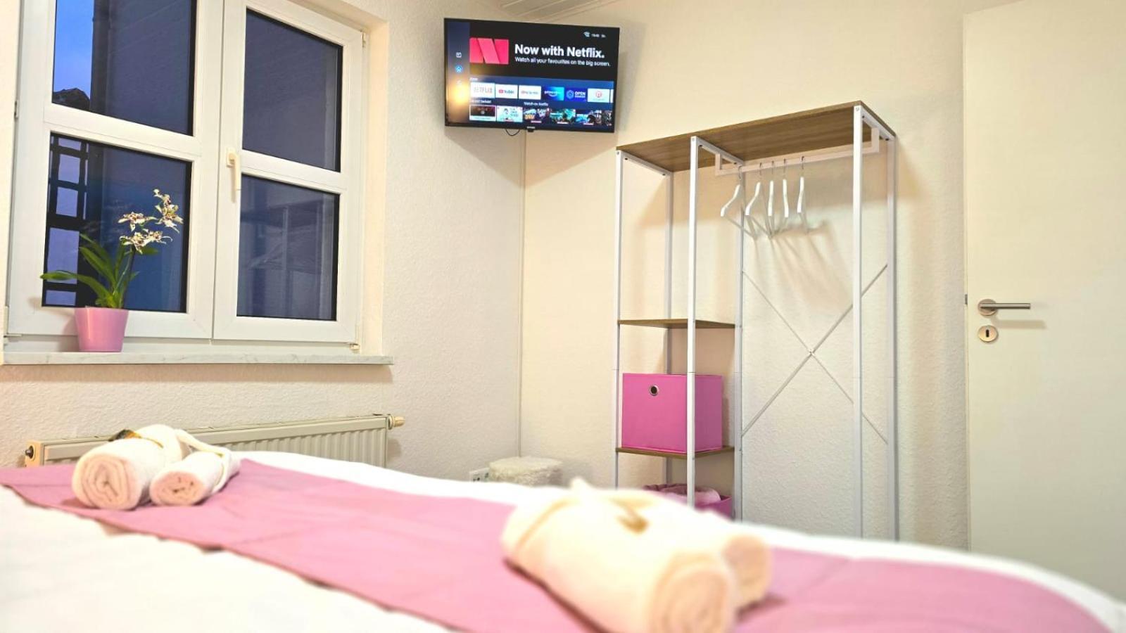 Happy Homes Pink - Up To 5 - Kueche - W-Lan - Netflix - Honig - Badewanne Nidda Exterior foto